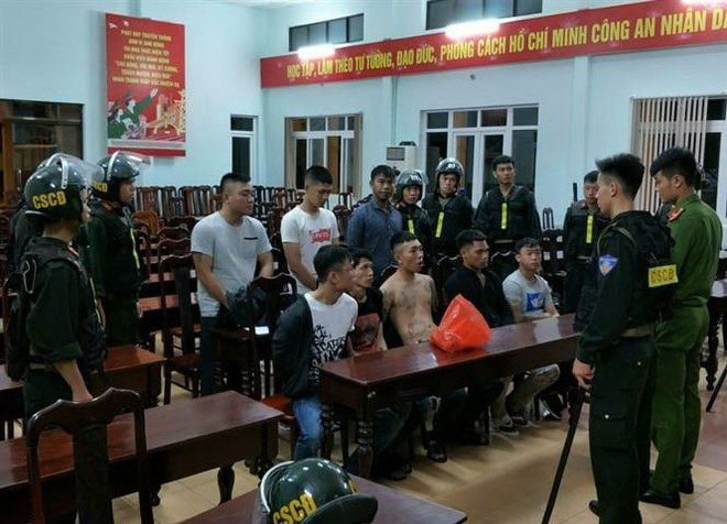 Truy bắt hơn 50 thanh niên đánh nhau trong đêm, thu giữ nhiều hung khí ảnh 2