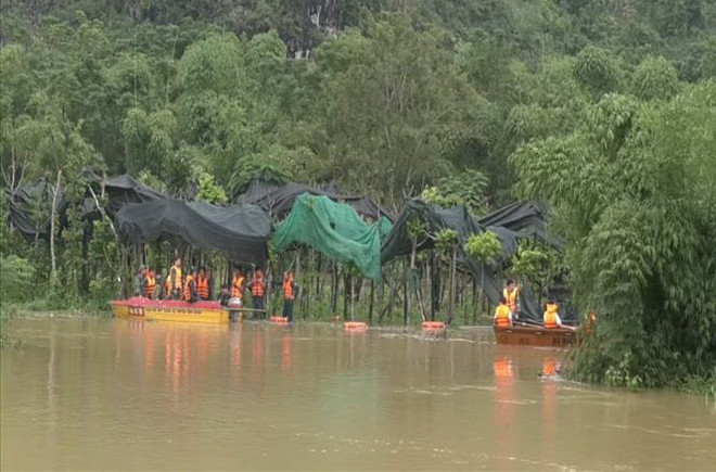 Hòa Bình: Đi qua ngầm, hai học sinh lớp 8 bị lũ cuốn trôi ảnh 1