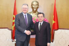 Trưởng Ban Chính sách, Chiến lược Trung ương Nguyễn Thanh Nghị tiếp ông Daniel J. Kritenbrink, Uỷ viên Hội đồng quản trị Tập đoàn TAG (Hoa Kỳ). (Ảnh: Phương Hoa/TTXVN)