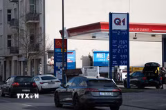 Một trạm xăng ở Berlin, Đức. (Ảnh: THX/TTXVN)