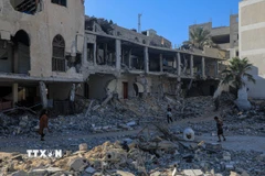 Các tòa nhà bị phá hủy do xung đột Hamas-Israel tại Khan Younis, Dải Gaza, ngày 17/7/2024. (Ảnh: THX/TTXVN)