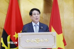 Chủ tịch nước Lương Cường phát biểu chính sách với các Nghị sỹ Quốc hội Angola. (Ảnh: Lâm Khánh/TTXVN)