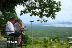 Khách du lịch tại tỉnh Phang Nga, Thái Lan, ngày 21/11/2024. (Ảnh: THX/TTXVN)