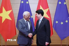 Chủ tịch nước Lương Cường đón Chủ tịch Hội đồng châu Âu António Costa dự tiệc chiêu đãi. (Ảnh: Lâm Khánh/TTXVN)