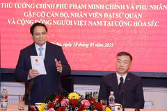 Thủ tướng Phạm Minh Chính phát biểu tại buổi gặp cán bộ, nhân viên Đại sứ quán và đại diện cộng đồng người Việt Nam tại Cộng hoà Séc. (Ảnh: Dương Giang/TTXVN)