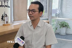 Phỏng vấn ông Thái Thanh Long – Trưởng ban liên lạc Hiệp hội Doanh nghiệp Việt Nam tại Indonesia. (Ảnh: Minh Thái/TTXVN)