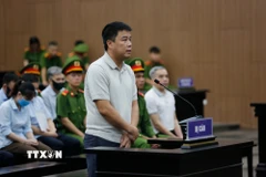 Chủ tịch Tập đoàn Phúc Sơn Nguyễn Văn Hậu trình bày tại phiên tòa sáng 4/7/2025. (Ảnh: Quốc Lũy/TTXVN) 