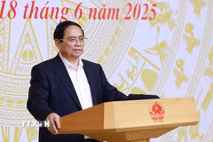 Thủ tướng Phạm Minh Chính chủ trì Hội nghị toàn quốc về công tác tổ chức Kỳ thi tốt nghiệp Trung học phổ thông năm 2025. (Ảnh: Dương Giang/TTXVN)