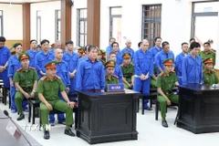 Các bị cáo tại phiên tòa sơ thẩm. (Ảnh: Công Mạo/TTXVN)