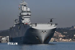 Tàu sân bay trực thăng Dixmude của Pháp. (Ảnh: AFP/TTXVN)