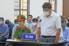 Bị cáo Nguyễn Bảo Sinh (sinh năm 1976), nguyên Phó Chủ tịch Ủy ban Nhân dân thành phố Long Xuyên (cũ), tỉnh An Giang, tại phiên tòa. (Ảnh: Công Mạo/TTXVN)