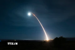 Vụ phóng thử tên lửa đạn đạo xuyên lục địa (ICBM) Minuteman III tại Căn cứ không quân Vandenberg, California, Mỹ ngày 5/2/2020. (Ảnh: AFP/TTXVN)