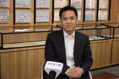 Giáo sư Lưu Thư Minh, Viện trưởng Học viện Môi trường, Đại học Thanh Hoa trả lời phỏng vấn phóng viên TTXVN tại Trung Quốc. (Ảnh: Quang Hưng/TTXVN)
