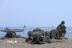Lực lượng Thủy quân lục chiến Hàn Quốc tham gia cuộc tập trận đổ bộ tại Pohang, tỉnh Bắc Gyeongsang, Hàn Quốc, ngày 28/4/2025. (Ảnh: Yonhap/TTXVN)