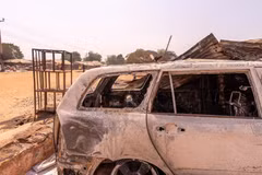 Cảnh tàn phá khi các tay súng tấn công và phóng hỏa ở khu vực Woro và Nuku ở bang Kwara, Nigeria ngày 5/2/2026. (Ảnh minh họa: Anadolu Agency/TTXVN)