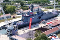 Lễ hạ thủy tàu khu trục Kang Kon thuộc lớp Choe Hyon tại thành phố cảng Rajin, Triều Tiên ngày 12/6/2025. (Ảnh: YONHAP/TTXV)