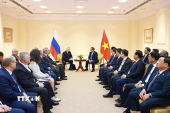 Thủ tướng Phạm Minh Chính tiếp đại diện Hội Hữu nghị Nga-Việt và Hội Cựu chiến binh Nga. (Ảnh: Dương Giang/TTXVN)