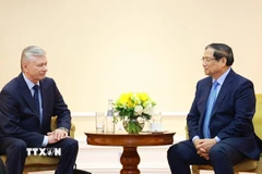 Thủ tướng Phạm Minh Chính tiếp đại diện Hội Hữu nghị Nga-Việt và Hội Cựu chiến binh Nga. (Ảnh: Dương Giang/TTXVN)