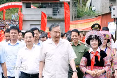 Tổng Bí thư, Chủ tịch nước Tô Lâm dự Ngày hội Toàn dân bảo vệ an ninh Tổ quốc năm 2026 tại bản Lóng Luông, xã Vân Hồ, tỉnh Sơn La. (Ảnh: Thống Nhất/TTXVN)