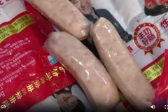 Đột nhập kho hàng chứa 700kg xúc xích không rõ nguồn gốc xuất xứ