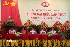 Đoàn Chủ tịch điều hành Đại hội. (Ảnh: Khiếu Tư/TTXVN)