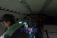 Trực thăng liên tục tiếp tế 20 tấn hàng hoá cứu trợ vùng lũ Đắk Lắk