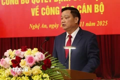 Tân Bí thư Tỉnh ủy Nghệ An Nguyễn Khắc Thận phát biểu nhận nhiệm vụ. (Ảnh: TTXVN phát)