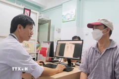 Khám chữa bệnh tại Bệnh viện Nguyễn Tri Phương Thành phố Hồ Chí Minh. (Ảnh: Đinh Hằng/TTXVN)