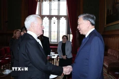 Tổng Bí thư Tô Lâm gặp Chủ tịch Thượng viện Anh, Nam tước McFall xứ Alcluith. (Ảnh: Thống Nhất/TTXVN)