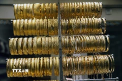 Trang sức vàng được bày bán tại tiệm kim hoàn ở Ankara, Thổ Nhĩ Kỳ. (Ảnh: THX/TTXVN)