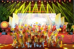 Màn trống khai hội. (Ảnh: Đồng Thúy/TTXVN)