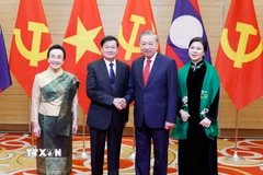 Tổng Bí thư Tô Lâm và Phu nhân với Tổng Bí thư, Chủ tịch nước Lào Thongloun Sisoulith và Phu nhân. (Ảnh: Thống Nhất/TTXVN)