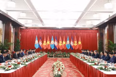 Cuộc gặp cấp cao giữa Bộ Chính trị Đảng Cộng sản Việt Nam và Ban Thường vụ Đảng Nhân dân Campuchia. (Ảnh: Thống Nhất/TTXVN)