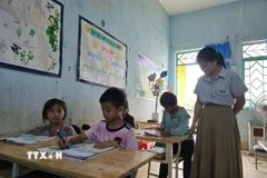 Con em của những cư dân Lào nhập tịch sinh sống ở tỉnh Kon Tum. (Ảnh: Khoa Chương/TTXVN)