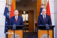 Tổng Bí thư, Chủ tịch nước Tô Lâm và Thủ tướng Australia Anthony Albanese gặp gỡ báo chí. (Ảnh: Thống Nhất/TTXVN)