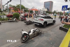 Hiện trường vụ "xe điên" húc văng 15 xe máy tại đường Lê Hồng Phong, phường Hải An, thành phố Hải Phòng. (Ảnh: Hoàng Ngọc/TTXVN)