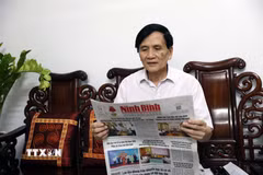 Ông Trần Bá An (Bí thư Chi bộ tổ 3) đóng góp ý kiến sau khi theo dõi bài phát biểu bế mạc của Tổng Bí thư, Chủ tịch nước Tô Lâm. (Ảnh: Đại NghĩaTTXVN)