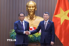 Thủ tướng Lê Minh Hưng tiếp Bộ trưởng Quốc phòng Malaysia Mohamed Khaled bin Nordin. (Ảnh: Dương Giang/TTXVN)