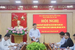 Ông Vũ Hồng Thanh, Ủy viên Ban Chấp hành Trung ương Đảng, Phó Chủ tịch Quốc hội, Phó Trưởng đoàn Thường trực Đoàn kiểm tra số 1910 phát biểu tại buổi làm việc. (Ảnh: TTXVN phát)