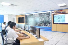 Các cán bộ, kỹ sư tại Phòng Điều độ Công ty Điện lực Ninh Bình trực 24/24 đảm bảo lưới điện vận hành ổn định, thông suốt. (Ảnh: Đức Phương/TTXVN)