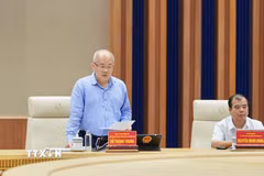 Chủ tịch UBND thành phố Hải Phòng Đỗ Thành Trung chủ trì Phiên họp thường kỳ tháng 6. (Ảnh: Minh Huệ/TTXVN)
