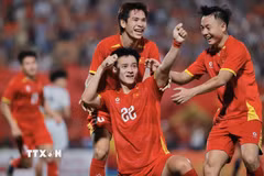 Thanh Nhàn ghi bàn thắng mở tỷ số cho U23 Việt Nam. Ảnh: Minh Quyết - TTXVN