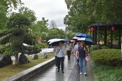 Trung Quốc thí điểm cho người nước ngoài đăng ký lưu trú trực tuyến