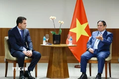 Thủ tướng Phạm Minh Chính tiếp lãnh đạo Tập đoàn JSB, Tập đoàn hàng đầu thế giới trong lĩnh vực chế biến lương thực.(Ảnh: Dương Giang/TTXVN)