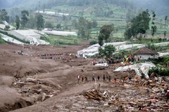 Hiện trường vụ lở đất tại Tây Bandung, tỉnh Tây Java, Indonesia, ngày 24/1/2026. (Ảnh: THX/TTXVN)