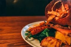 Các bữa ăn trưa tại The Bank Tavern. (Nguồn: bestofbristol.co)