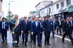 Thủ tướng Phạm Minh Chính thăm Đại lộ Hồ Chí Minh tại thủ đô Alger, Algeria. (Ảnh: Dương Giang/TTXVN)