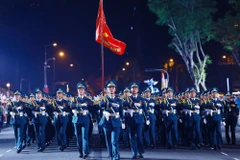 Các lực lượng lần lượt vào vị trí. (Ảnh: TTXVN)