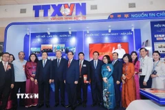 Tổng Bí thư Tô Lâm thăm gian trưng bày Thông tấn xã Việt Nam tại Hội báo toàn quốc 2025. (Ảnh: TTXVN)