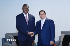 Thủ tướng Phạm Minh Chính gặp Phó Tổng thống Nam Phi Paul Mashatile. (Ảnh: Dương Giang/TTXVN)